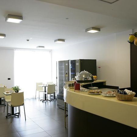 Hotel Sporting Pomezia Restaurant photo