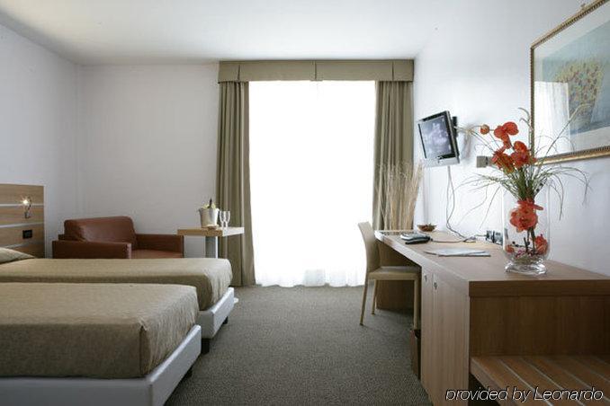 Hotel Sporting Pomezia Room photo
