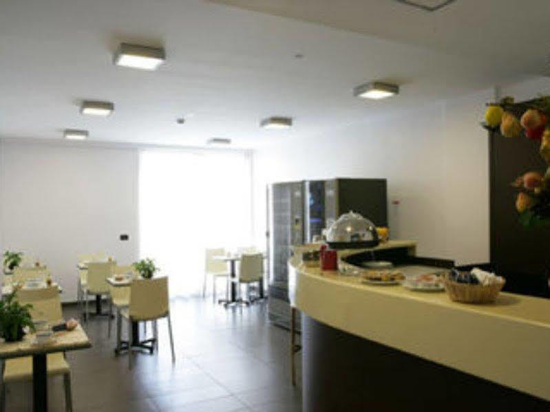 Hotel Sporting Pomezia Exterior photo